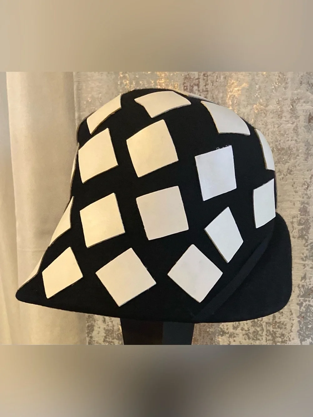 Favorette Black Felt Hat with Subtle Label Detail